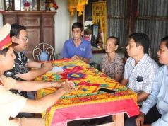 Ban ATGT Cà Mau thăm hỏi, hỗ trợ gia đình nạn nhân tử vong do tai nạn giao thông