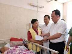 Chủ tịch UBND tỉnh Võ Tấn Đức thăm hỏi các nạn nhân bị tai nạn giao thông tại Bệnh viện Đa khoa Đồng Nai