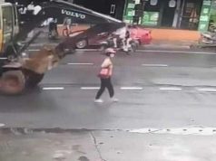 Đi bộ dưới đường, một phụ nữ bị xe máy xúc cán qua người ở Hà Giang