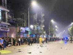 Hà Nội: 3 xe máy đâm nhau, 1 xe bốc cháy, 4 người thương vong