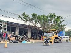 Va chạm với ô tô, hai học sinh thương vong