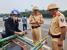 Xe máy đi vào đường vành đai, cao tốc vì… không biết chữ