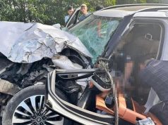 Xe ô tô con nát phần đầu sau tai nạn trên cao tốc Hà Nội – Lào Cai