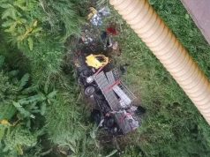 Xe tải mất lái rơi xuống cầu ở cao tốc Hà Nội – Lào Cai