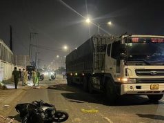 Bình Dương: Tông đuôi xe container chờ đèn đỏ, người đàn ông tử vong tại chỗ