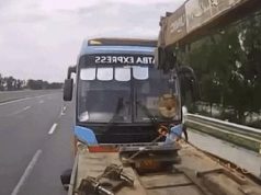 Khoảnh khắc xe đầu kéo gây tai nạn liên hoàn trên cao tốc Hà Nội – Hải Phòng khiến 2 người tử vong